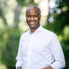 the Honourable Ahmed Hussen, Minister of Housing and Diversity and Inclusion (Regina Housing initiative)